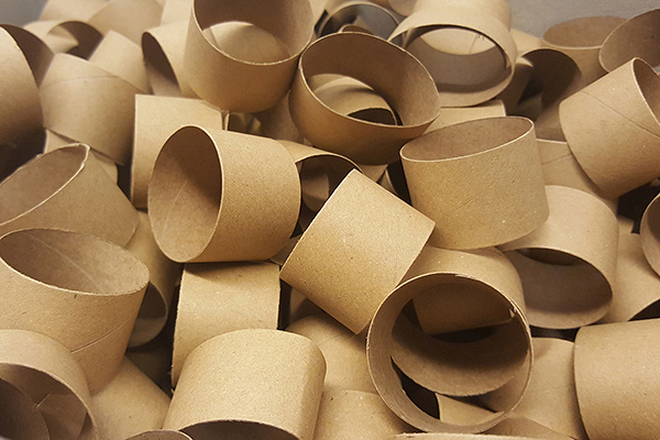 Füllmaterial aus Papierhülsen für Pakete, Verpackungen, sicheren Versand, Postermaterial - Bild 1 Füllmaterial